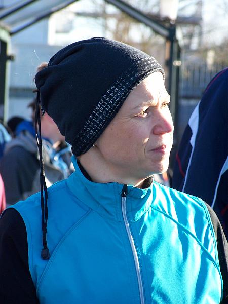 28.JPG - Birgit wartet in der Wechselzone auf ihren Start