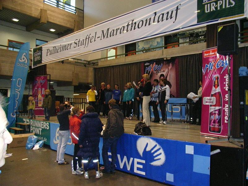 66.JPG - Die Siegerehrung beim Pulheimer Staffelmarathonlauf 2008 (Foto Bernd Nitsche)