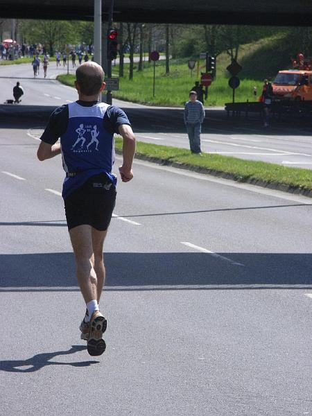 28.JPG - Marathon - ...und hat noch ca. 7 km zu laufen