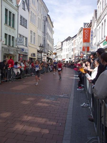 36.JPG - Marathon - Birgit kurz vor dem Marathon-Ziel (Sie lief gesamt 63,3 km)