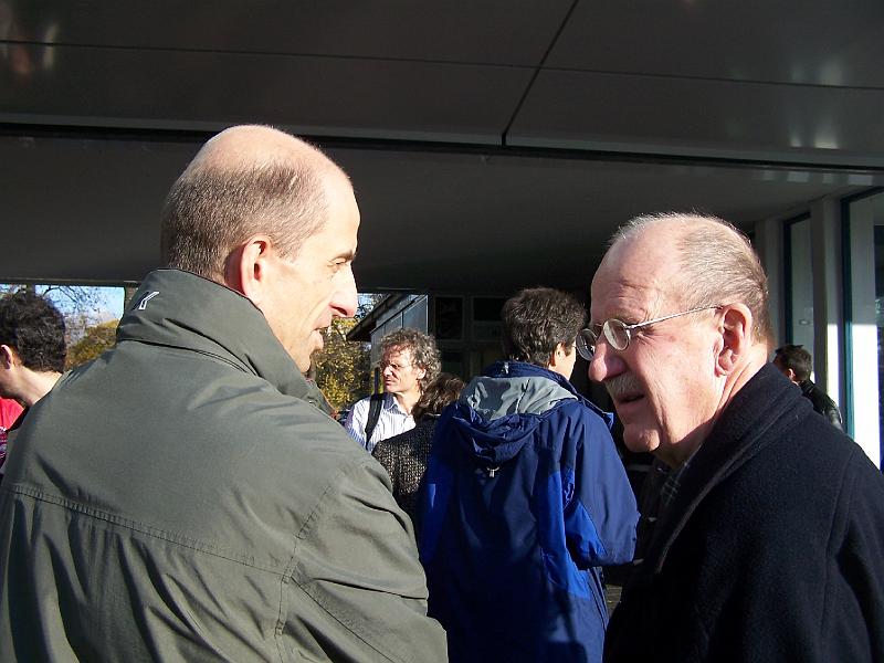 100_6018.JPG - Wolfgang und Olaf im Gespräch