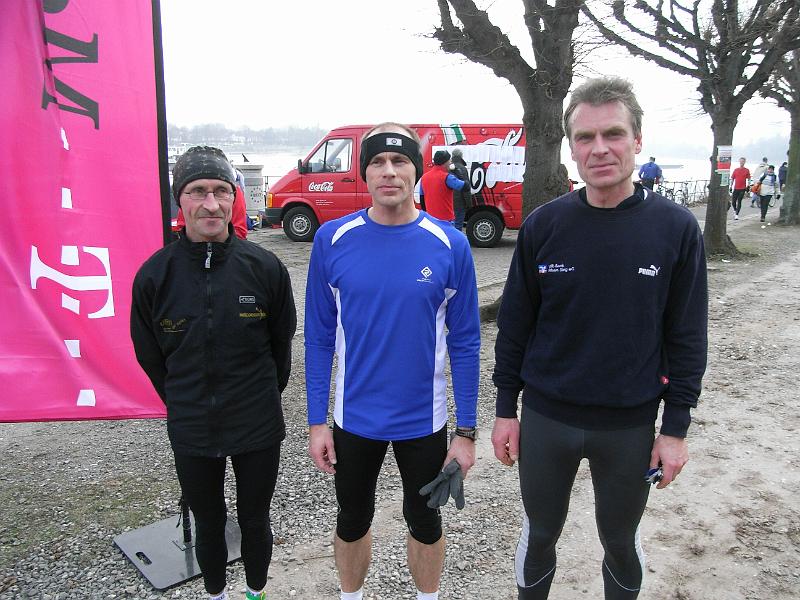 RIMG0005.JPG - Frank, Thorsten und Jörg im Ziel - einer fehlt - Sigurt! - Foto Bernd Nitsche