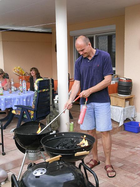 RIMG0040.JPG - Irgendwie muss der Grill doch angehen