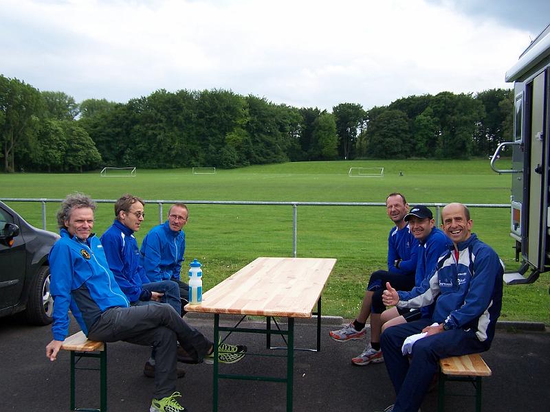 100_6606.JPG - Unsere schnellen Männer sammeln sich(Foto: Antje Kucher)